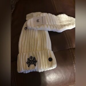 The Winter Brand White Knit Beanie with Snowflake Design NWT